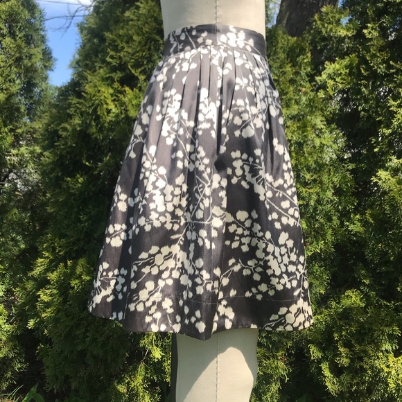 Anthropoloie Moulinette Soeurs Grey Floral Skirt - Picture 3 of 6